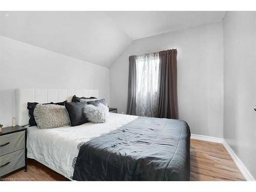 24 Imperial Street, Hamilton, ON - Indoor Photo Showing Bedroom