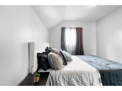 24 Imperial Street, Hamilton, ON - Indoor Photo Showing Bedroom