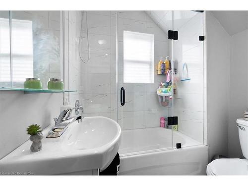 24 Imperial Street, Hamilton, ON - Indoor Photo Showing Bathroom