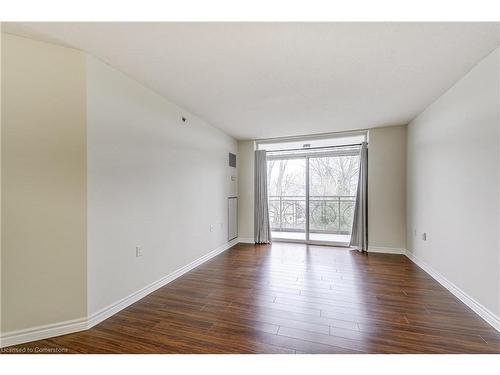 2405-100 Burloak Drive, Burlington, ON - Indoor Photo Showing Other Room