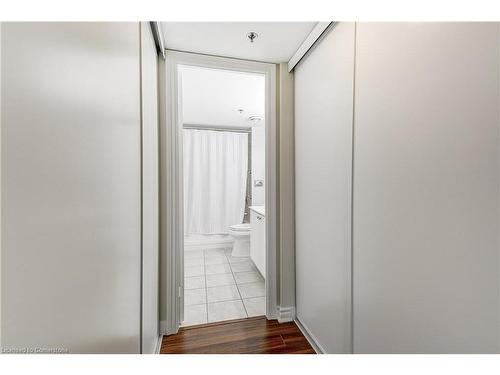 2405-100 Burloak Drive, Burlington, ON - Indoor Photo Showing Bathroom