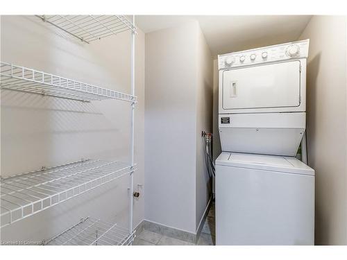 2405-100 Burloak Drive, Burlington, ON - Indoor Photo Showing Laundry Room