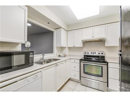 2405-100 Burloak Drive, Burlington, ON - Indoor Photo Showing Kitchen With Double Sink