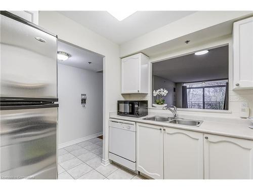 2405-100 Burloak Drive, Burlington, ON - Indoor Photo Showing Kitchen With Double Sink