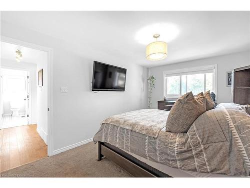 98 Forestgate Drive, Hamilton, ON - Indoor Photo Showing Bedroom