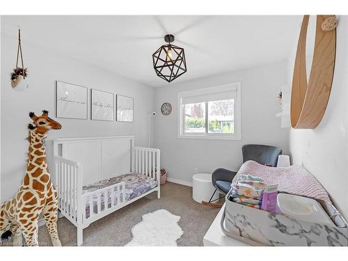 98 Forestgate Drive, Hamilton, ON - Indoor Photo Showing Bedroom