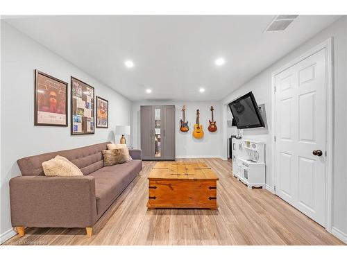 98 Forestgate Drive, Hamilton, ON - Indoor Photo Showing Living Room