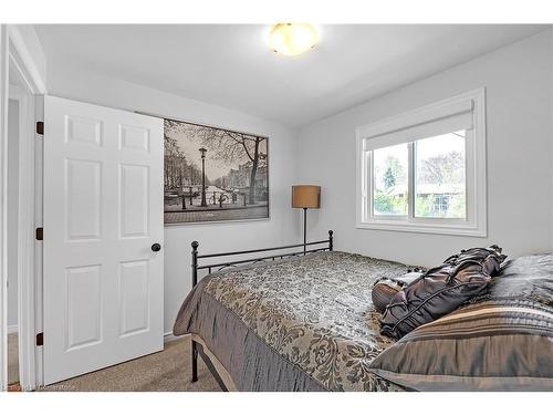 98 Forestgate Drive, Hamilton, ON - Indoor Photo Showing Bedroom