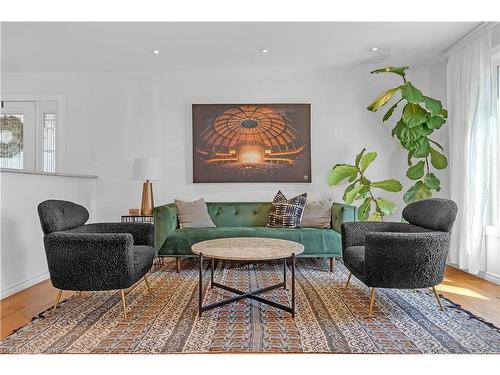 98 Forestgate Drive, Hamilton, ON - Indoor Photo Showing Living Room