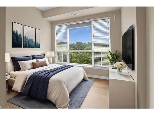 807-3000 Creekside Drive, Dundas, ON - Indoor Photo Showing Bedroom