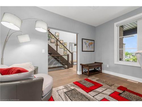 64 Bergenstein Crescent, Fonthill, ON - Indoor Photo Showing Living Room