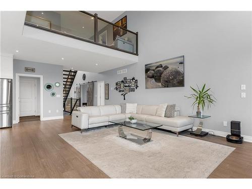 64 Bergenstein Crescent, Fonthill, ON - Indoor Photo Showing Living Room