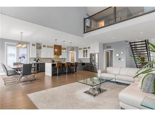 64 Bergenstein Crescent, Fonthill, ON - Indoor Photo Showing Living Room