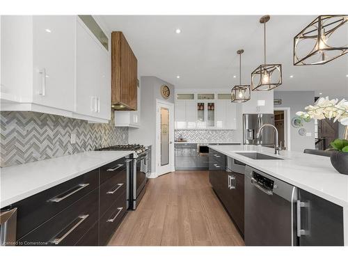 64 Bergenstein Crescent, Fonthill, ON - Indoor Photo Showing Kitchen With Stainless Steel Kitchen With Upgraded Kitchen