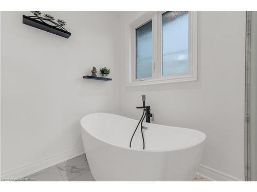 64 Bergenstein Crescent, Fonthill, ON - Indoor Photo Showing Bathroom