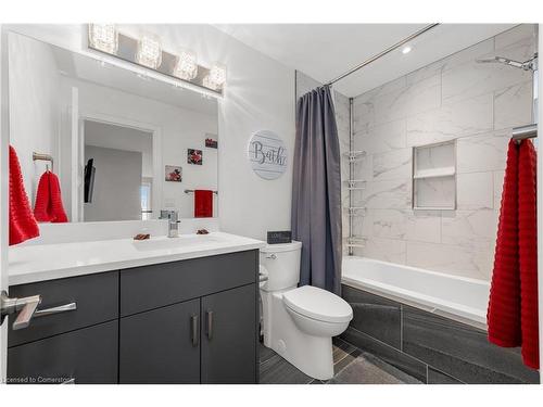 64 Bergenstein Crescent, Fonthill, ON - Indoor Photo Showing Bathroom