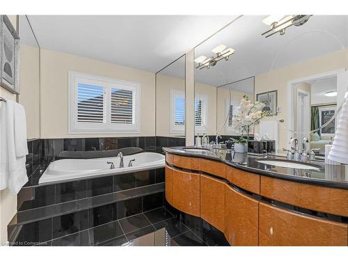 2354 Salcome Drive, Oakville, ON - Indoor Photo Showing Bathroom