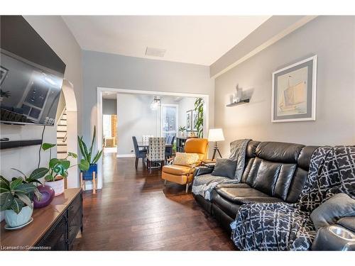 166 Catharine Street N, Hamilton, ON - Indoor Photo Showing Living Room