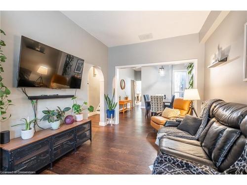 166 Catharine Street N, Hamilton, ON - Indoor Photo Showing Living Room