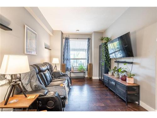 166 Catharine Street N, Hamilton, ON - Indoor Photo Showing Living Room