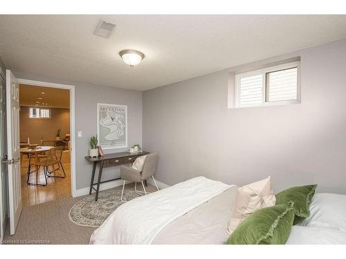 Lower-551 Barnaby Street, Hamilton, ON - Indoor Photo Showing Bedroom