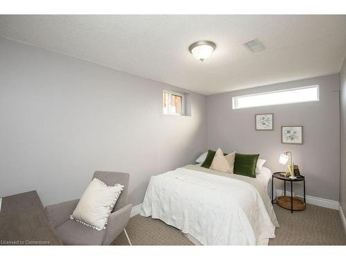 Lower-551 Barnaby Street, Hamilton, ON - Indoor Photo Showing Bedroom