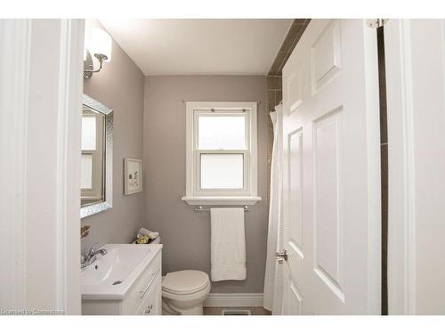 Lower-551 Barnaby Street, Hamilton, ON - Indoor Photo Showing Bathroom