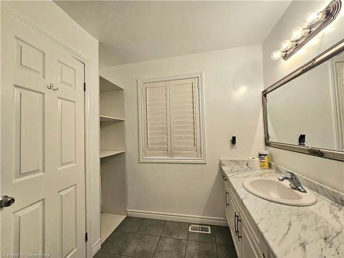 9 Hampton Brook Way Way, Hamilton, ON - Indoor Photo Showing Bathroom