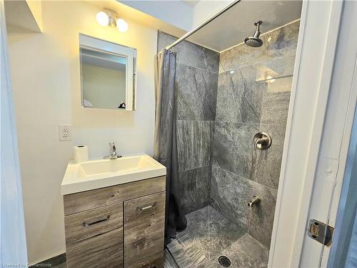 9 Hampton Brook Way Way, Hamilton, ON - Indoor Photo Showing Bathroom