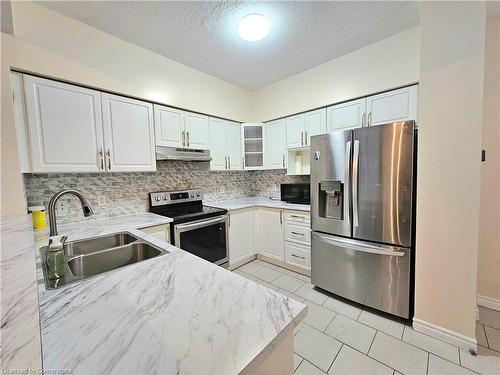 9 Hampton Brook Way Way, Hamilton, ON - Indoor Photo Showing Kitchen With Stainless Steel Kitchen With Double Sink With Upgraded Kitchen