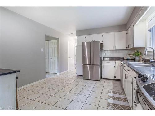 5039 Stenzel Court, Beamsville, ON - Indoor Photo Showing Kitchen With Double Sink