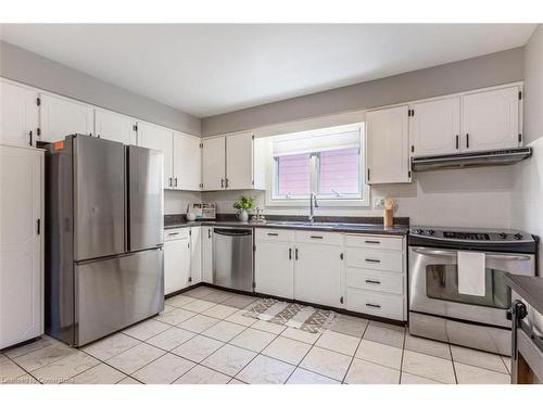 5039 Stenzel Court, Beamsville, ON - Indoor Photo Showing Kitchen