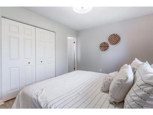 5039 Stenzel Court, Beamsville, ON - Indoor Photo Showing Bedroom