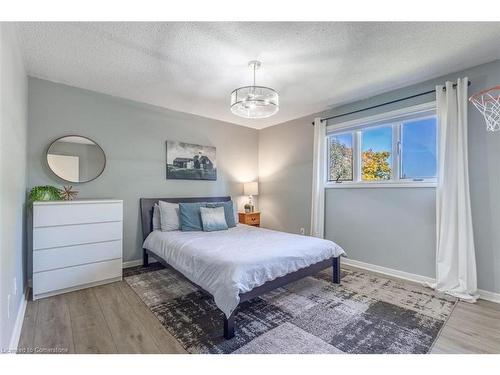 5039 Stenzel Court, Beamsville, ON - Indoor Photo Showing Bedroom