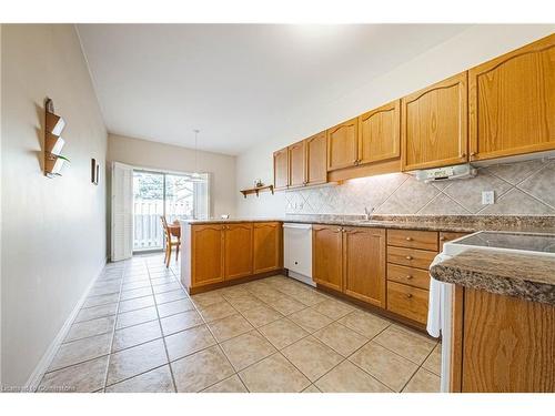 49-34 Southbrook Drive, Binbrook, ON - Indoor Photo Showing Kitchen