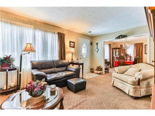 35 Academy Street, Ancaster, ON - Indoor Photo Showing Living Room