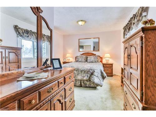 35 Academy Street, Ancaster, ON - Indoor Photo Showing Bedroom