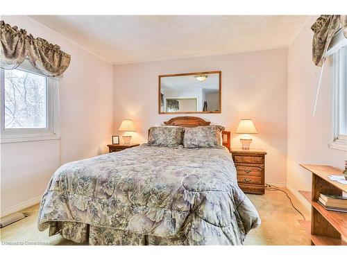 35 Academy Street, Ancaster, ON - Indoor Photo Showing Bedroom