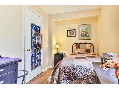 35 Academy Street, Ancaster, ON - Indoor Photo Showing Bedroom