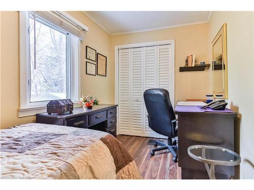 35 Academy Street, Ancaster, ON - Indoor Photo Showing Bedroom