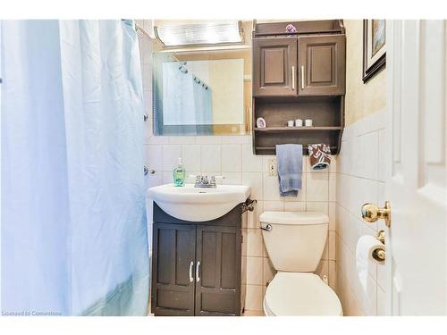 35 Academy Street, Ancaster, ON - Indoor Photo Showing Bathroom