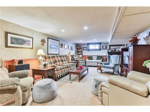 35 Academy Street, Ancaster, ON - Indoor Photo Showing Living Room