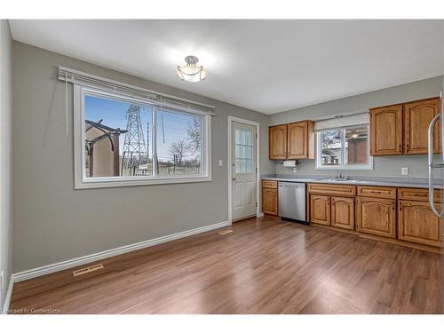 42 Westchester Way, Brantford, ON - Indoor Photo Showing Kitchen