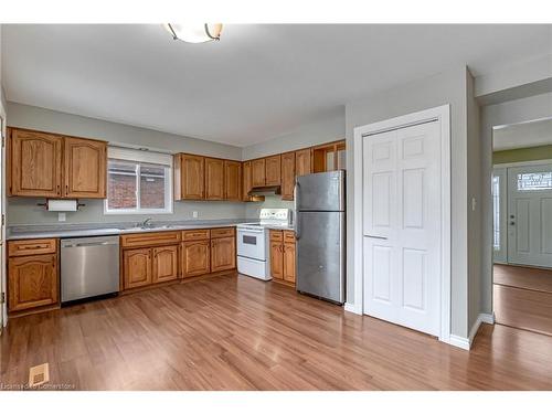 42 Westchester Way, Brantford, ON - Indoor Photo Showing Kitchen With Double Sink