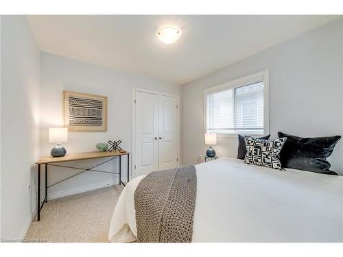 428 Dalgleish Trail Trail, Stoney Creek, ON - Indoor Photo Showing Bedroom