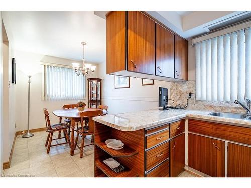 2 Croydon Court, Hamilton, ON - Indoor Photo Showing Kitchen