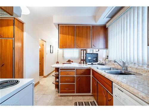 2 Croydon Court, Hamilton, ON - Indoor Photo Showing Kitchen With Double Sink