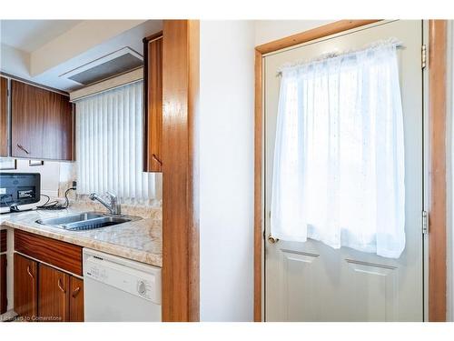 2 Croydon Court, Hamilton, ON - Indoor Photo Showing Kitchen With Double Sink