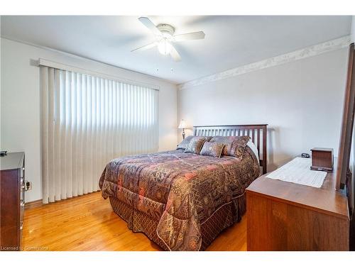 2 Croydon Court, Hamilton, ON - Indoor Photo Showing Bedroom