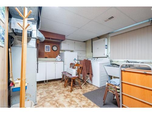 2 Croydon Court, Hamilton, ON - Indoor Photo Showing Laundry Room